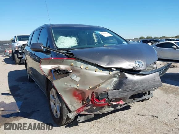 ✅ 2013 Toyota Sienna LE • VIN: 5TDKK3DC8DS386940 • Lot: 43598804. Listed on IAAI with Not provided. Free auction sales archive from the USA and detailed vehicle history report at DreamBid. Image 1.