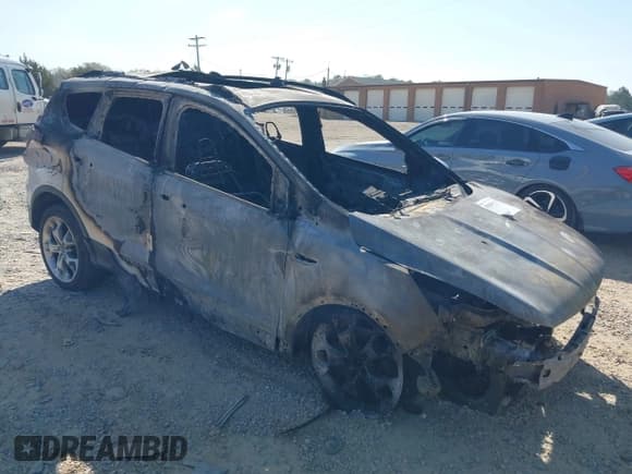 ✅ 2015 Ford Escape Titanium • VIN: 1FMCU9J90FUA48002 • Lot: 41890275. Wystawiony na IAAI z przebiegiem Nie podano. Bezpłatny archiwum sprzedaży aukcyjnych z USA i szczegółowy raport historii pojazdu na DreamBid. Zdjęcie 1.