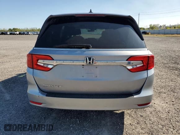✅ 2018 Honda Odyssey • VIN: 5FNRL6H42JB511561 • Лот: 69076135. Опубликован ранее на Copart с пробегом 139 253 миль. Бесплатный доступ к архиву аукционных продаж из США и подробный отчёт об истории автомобиля на DreamBid. Изображение 6.