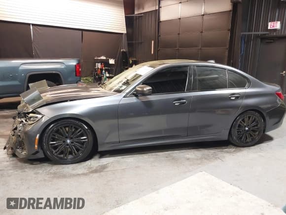 ✅ 2020 BMW 3 Series M340i xDrive • VIN: WBA5U9C02LFH25496 • Lot: 42046111. Wystawiony na IAAI z przebiegiem 49 957 mil. Bezpłatny archiwum sprzedaży aukcyjnych z USA i szczegółowy raport historii pojazdu na DreamBid. Zdjęcie 15.