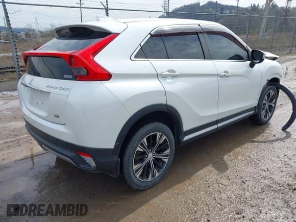 ✅ 2018 Mitsubishi Eclipse Cross SE • VIN: JA4AT5AA6JZ070237 • Lot: 41922238. Listed on IAAI with 82,571 mi. Free auction sales archive from the USA and detailed vehicle history report at DreamBid. Image 4.