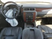 ✅ 2009 Chevrolet Suburban 2LT • VIN: 1GNFK26339R240189 • Lot: 69090664. Wystawiony na Copart z przebiegiem 217 604 mil. Bezpłatny archiwum sprzedaży aukcyjnych z USA i szczegółowy raport historii pojazdu na DreamBid. Zdjęcie 8.