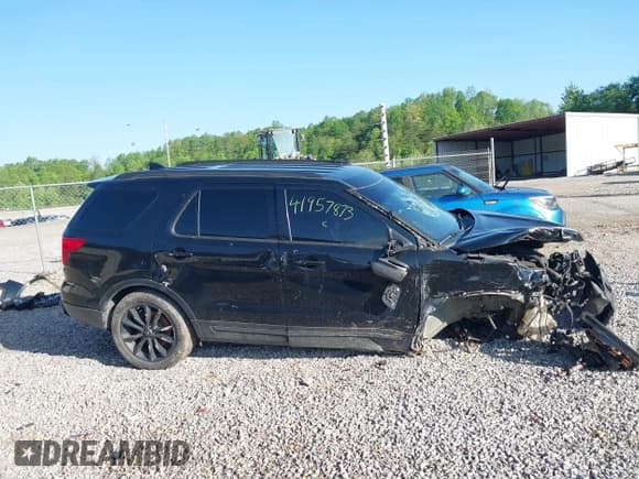 ✅ 2017 Ford Explorer XLT • VIN: 1FM5K8D8XHGA30913 • Lot: 41957873. Wystawiony na IAAI z przebiegiem 146 872 mil. Bezpłatny archiwum sprzedaży aukcyjnych z USA i szczegółowy raport historii pojazdu na DreamBid. Zdjęcie 14.