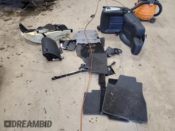 ✅ 2010 Mercedes-Benz GL 550 • VIN: 4JGBF8GE9AA612423 • Lot: 44361065. Wystawiony na Copart z przebiegiem 90 195 mil. Bezpłatny archiwum sprzedaży aukcyjnych z USA i szczegółowy raport historii pojazdu na DreamBid. Zdjęcie 13.