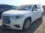 2020 Chevrolet Traverse High Country z VIN 1GNEVNKWXLJ178011, wystawiony jako IAAI lot #42091608 z przebiegiem 62 035 mil mil oraz . Historia ofert i sprzedaży dostępna na DreamBid. Obrazek 2.