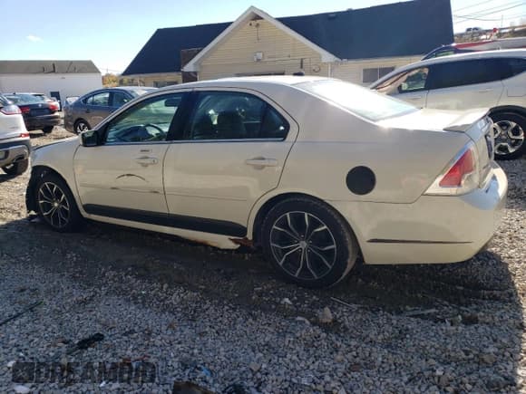 ✅ 2009 Ford Fusion SEL • VIN: 3FAHP08Z29R188086 • Lot: 82609145. Wystawiony na Copart z przebiegiem 173 771 mil. Bezpłatny archiwum sprzedaży aukcyjnych z USA i szczegółowy raport historii pojazdu na DreamBid. Zdjęcie 2.