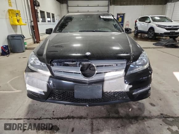 ✅ 2013 Mercedes-Benz C 250 Sport • VIN: WDDGF4HB1DA743220 • Lot: 92747775. Wystawiony na Copart z przebiegiem 123 071 mil. Bezpłatny archiwum sprzedaży aukcyjnych z USA i szczegółowy raport historii pojazdu na DreamBid. Zdjęcie 5.