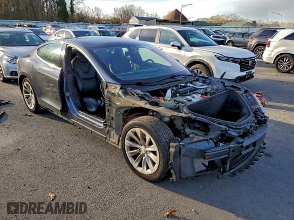✅ 2019 Tesla Model S 75D • VIN: 5YJSA1E24KF305902 • Lot: 93987205. Wystawiony na Copart z przebiegiem 105 446 mil. Bezpłatny archiwum sprzedaży aukcyjnych z USA i szczegółowy raport historii pojazdu na DreamBid. Zdjęcie 4.