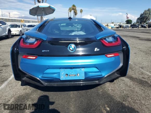 ✅ 2015 BMW i8 • VIN: WBY2Z2C5XFV674278 • Lot: 70446315. Wystawiony na Copart z przebiegiem 51 198 mil. Bezpłatny archiwum sprzedaży aukcyjnych z USA i szczegółowy raport historii pojazdu na DreamBid. Zdjęcie 6.