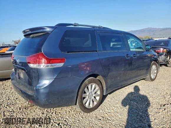 ✅ 2014 Toyota Sienna LE • VIN: 5TDJK3DC2ES072147 • Lot: 96370815. Listed on Copart with 101,572 mi. Free auction sales archive from the USA and detailed vehicle history report at DreamBid. Image 3.