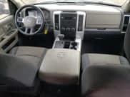 ✅ 2010 Dodge 1500 SLT • VIN: 1D7RV1GT0AS136400 • Lot: 44437035. Wystawiony na Copart z przebiegiem 172 301 mil. Bezpłatny archiwum sprzedaży aukcyjnych z USA i szczegółowy raport historii pojazdu na DreamBid. Zdjęcie 8.