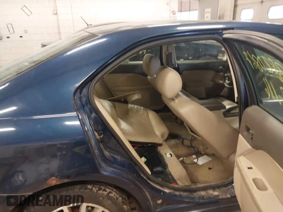 ✅ 2006 Mercury Milan Premier • VIN: 3MEFM08136R618383 • Lot: 43820867. Wystawiony na IAAI z przebiegiem 225 655 mil. Bezpłatny archiwum sprzedaży aukcyjnych z USA i szczegółowy raport historii pojazdu na DreamBid. Zdjęcie 8.