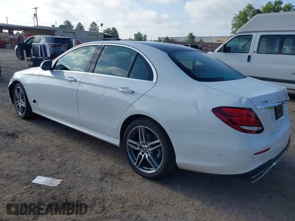 ✅ 2019 Mercedes-Benz E 300 • VIN: WDDZF4KB4KA680662 • Lot: 42722313. Wystawiony na IAAI z przebiegiem 64 870 mil. Bezpłatny archiwum sprzedaży aukcyjnych z USA i szczegółowy raport historii pojazdu na DreamBid. Zdjęcie 3.