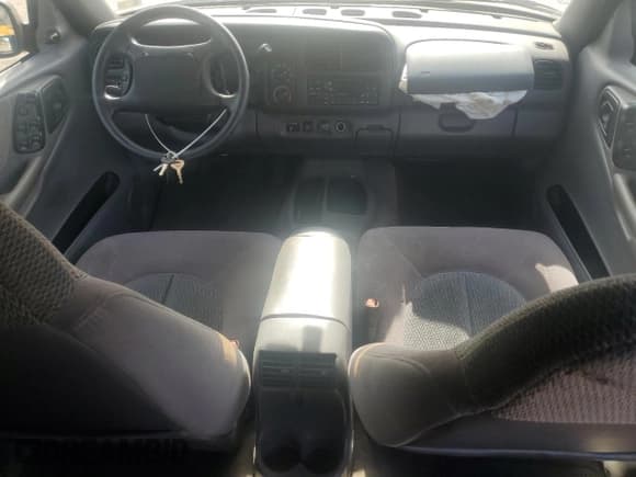 ✅ 1999 Dodge Durango • VIN: 1B4HR28Y4XF706309 • Lot: 58946095. Wystawiony na Copart z przebiegiem 124 984 mil. Bezpłatny archiwum sprzedaży aukcyjnych z USA i szczegółowy raport historii pojazdu na DreamBid. Zdjęcie 8.