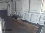 ✅ 2017 Ford Transit • VIN: 1FTYR1ZM2HKA78445 • Lot: 42106503. Wystawiony na IAAI z przebiegiem 143 544 mil. Bezpłatny archiwum sprzedaży aukcyjnych z USA i szczegółowy raport historii pojazdu na DreamBid. Zdjęcie 8.