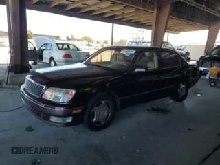✅ 1999 Lexus LS 400 • VIN: JT8BH28F4X0140180 • Lot: 82285285. Wystawiony na Copart z przebiegiem 167 595 mil. Bezpłatny archiwum sprzedaży aukcyjnych z USA i szczegółowy raport historii pojazdu na DreamBid. Zdjęcie 1.