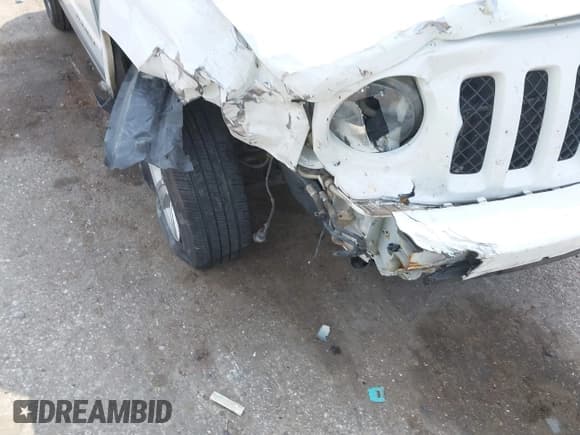 ✅ 2016 Jeep Patriot High Altitude • VIN: 1C4NJRFB0GD696880 • Lot: 43247007. Wystawiony na IAAI z przebiegiem 131 970 mil. Bezpłatny archiwum sprzedaży aukcyjnych z USA i szczegółowy raport historii pojazdu na DreamBid. Zdjęcie 5.