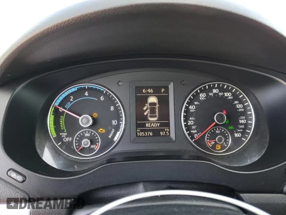 ✅ 2013 Volkswagen Jetta Hybrid SE • VIN: 3VW637AJ9DM295505 • Lot: 54445735. Wystawiony na Copart z przebiegiem 105 376 mil. Bezpłatny archiwum sprzedaży aukcyjnych z USA i szczegółowy raport historii pojazdu na DreamBid. Zdjęcie 9.