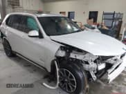 ✅ 2017 BMW X5 xDrive35i • VIN: 5UXKR0C33H0V83744 • Lot: 43542647. Listed on IAAI with Not provided. Free auction sales archive from the USA and detailed vehicle history report at DreamBid. Image 12.