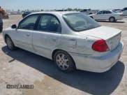 ✅ 2003 Kia Spectra • VIN: KNAFB121X35225904 • Lot: 42777789. Wystawiony na IAAI z przebiegiem 168 628 mil. Bezpłatny archiwum sprzedaży aukcyjnych z USA i szczegółowy raport historii pojazdu na DreamBid. Zdjęcie 3.