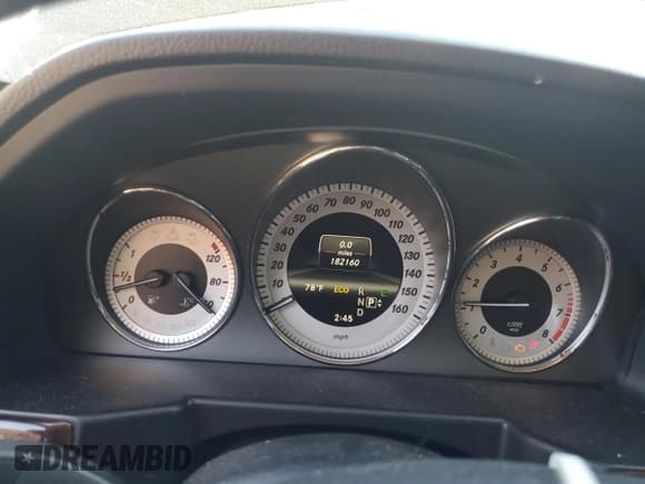 ✅ 2013 Mercedes-Benz GLK 350 • VIN: WDCGG5HB8DF975081 • Lot: 92024705. Wystawiony na Copart z przebiegiem 182 160 mil. Bezpłatny archiwum sprzedaży aukcyjnych z USA i szczegółowy raport historii pojazdu na DreamBid. Zdjęcie 9.