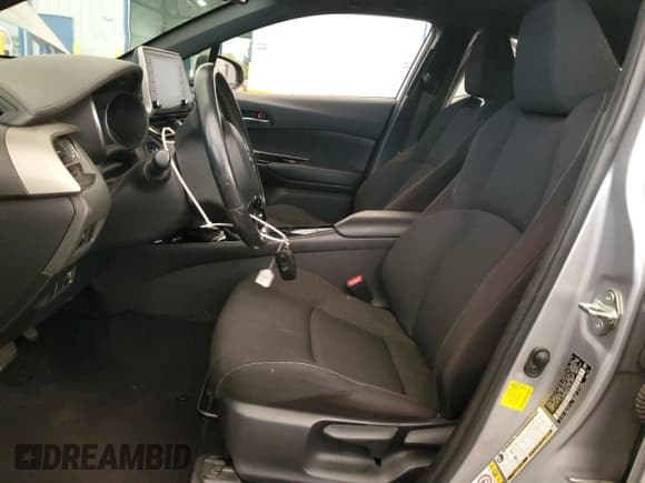 ✅ 2019 Toyota C-HR LE • VIN: JTNKHMBX0K1041353 • Лот: 93956015. Опубликован ранее на Copart с пробегом 95 599 миль. Бесплатный доступ к архиву аукционных продаж из США и подробный отчёт об истории автомобиля на DreamBid. Изображение 7.