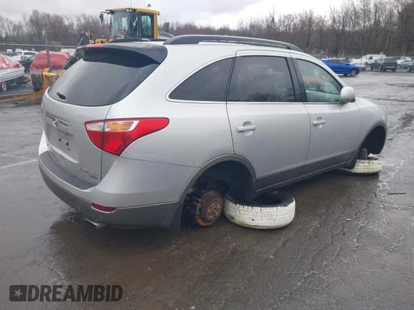 ✅ 2008 Hyundai Veracruz GLS • VIN: KM8NU73C28U074688 • Lot: 41980498. Listed on IAAI with 204,848 mi. Free auction sales archive from the USA and detailed vehicle history report at DreamBid. Image 4.