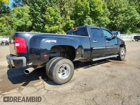 ✅ 2012 GMC Sierra 3500HD Denali • VIN: 1GT426C81CF185323 • Лот: 70490885. Опубликован ранее на Copart с пробегом Не указан. Бесплатный доступ к архиву аукционных продаж из США и подробный отчёт об истории автомобиля на DreamBid. Изображение 3.