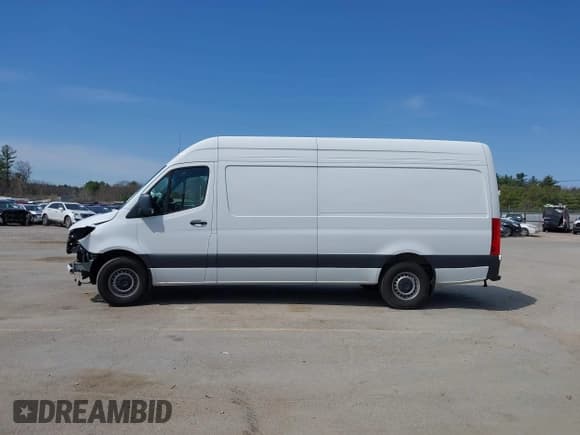 ✅ 2024 Mercedes-Benz Sprinter Cargo • VIN: W1Y4NCHY9RT181069 • Lot: 42072697. Wystawiony na IAAI z przebiegiem 26 861 mil. Bezpłatny archiwum sprzedaży aukcyjnych z USA i szczegółowy raport historii pojazdu na DreamBid. Zdjęcie 14.
