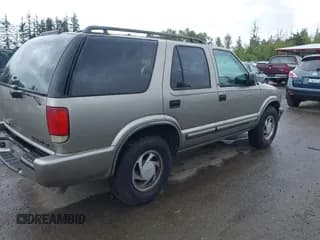 ✅ 2001 Chevrolet Blazer LT • VIN: 1GNDT13W71K243705 • Lot: 42304622. Wystawiony na IAAI z przebiegiem 200 135 mil. Bezpłatny archiwum sprzedaży aukcyjnych z USA i szczegółowy raport historii pojazdu na DreamBid. Zdjęcie 4.