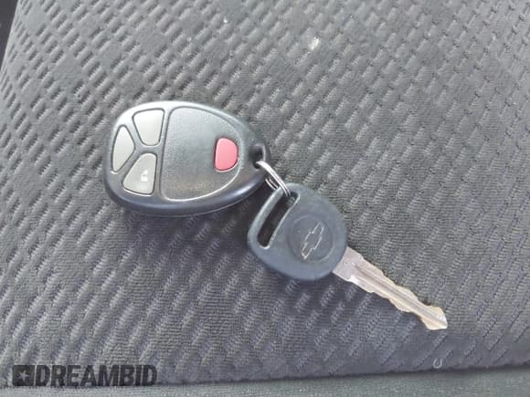 ✅ 2007 Chevrolet Silverado 1500 1LT • VIN: 2GCEC13J871688674 • Lot: 43707213. Wystawiony na IAAI z przebiegiem 293 504 mil. Bezpłatny archiwum sprzedaży aukcyjnych z USA i szczegółowy raport historii pojazdu na DreamBid. Zdjęcie 11.