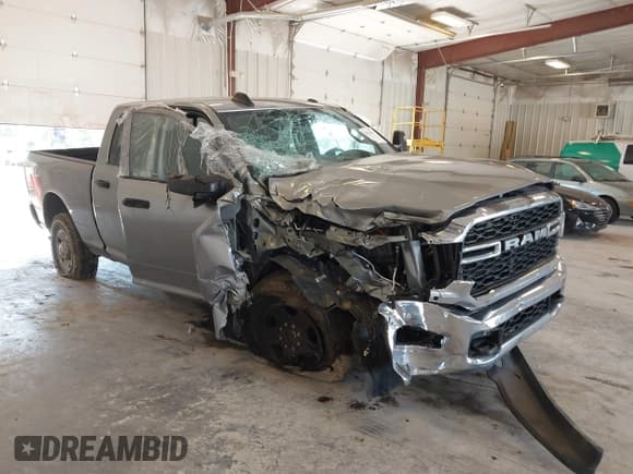 ✅ 2024 Ram 2500 Tradesman • VIN: 3C6UR5CL5RG234130 • Lot: 43016030. Wystawiony na IAAI z przebiegiem 27 363 mil. Bezpłatny archiwum sprzedaży aukcyjnych z USA i szczegółowy raport historii pojazdu na DreamBid. Zdjęcie 1.