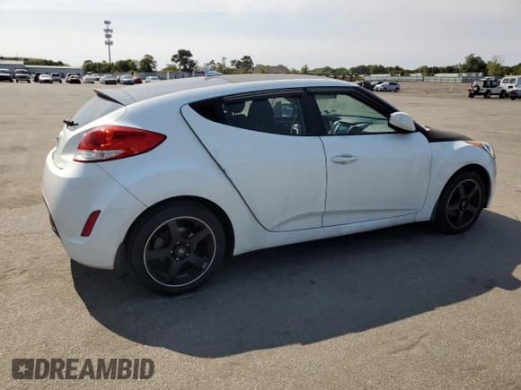 ✅ 2016 Hyundai Veloster • VIN: KMHTC6AD6GU264749 • Lot: 71607664. Wystawiony na Copart z przebiegiem 145 970 mil. Bezpłatny archiwum sprzedaży aukcyjnych z USA i szczegółowy raport historii pojazdu na DreamBid. Zdjęcie 3.