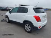 ✅ 2020 Chevrolet Trax LS • VIN: KL7CJKSB3LB022813 • Lot: 43753612. Wystawiony na IAAI z przebiegiem 85 533 mil. Bezpłatny archiwum sprzedaży aukcyjnych z USA i szczegółowy raport historii pojazdu na DreamBid. Zdjęcie 3.