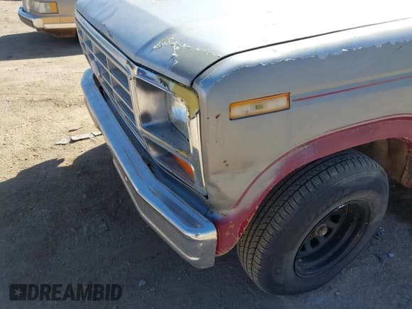 ✅ 1986 Ford F-150 • VIN: 2FTCF15Y1GCA28201 • Lot: 43517025. Listed on IAAI with 7,893 mi. Free auction sales archive from the USA and detailed vehicle history report at DreamBid. Image 6.