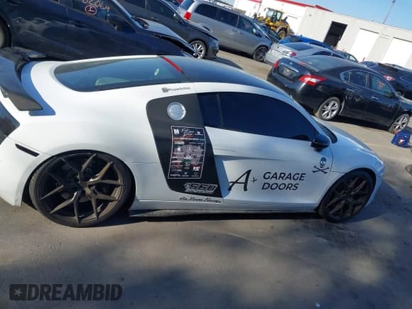 ✅ 2015 Audi R8 • VIN: WUAAUAFG4FN000620 • Lot: 42362661. Wystawiony na IAAI z przebiegiem 114 556 mil. Bezpłatny archiwum sprzedaży aukcyjnych z USA i szczegółowy raport historii pojazdu na DreamBid. Zdjęcie 14.