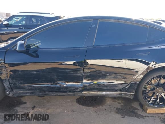 ✅ 2023 Tesla Model 3 Performance • VIN: 5YJ3E1EC1PF541643 • Lot: 43355582. Wystawiony na IAAI z przebiegiem 59 476 mil. Bezpłatny archiwum sprzedaży aukcyjnych z USA i szczegółowy raport historii pojazdu na DreamBid. Zdjęcie 14.