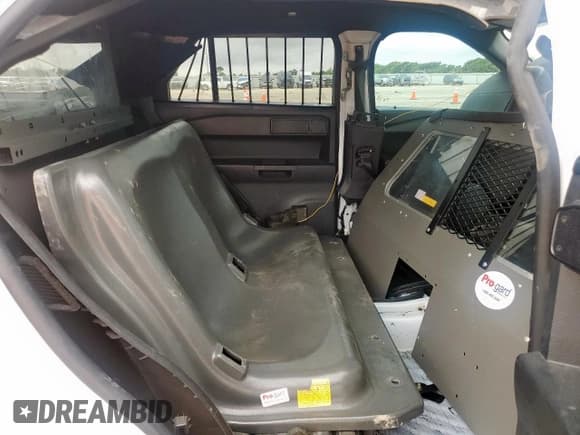 ✅ 2021 Ford Police Interceptor Utility • VIN: 1FM5K8AC4MNA08808 • Lot: 63511345. Wystawiony na Copart z przebiegiem 95 878 mil. Bezpłatny archiwum sprzedaży aukcyjnych z USA i szczegółowy raport historii pojazdu na DreamBid. Zdjęcie 11.