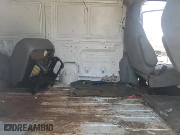 ✅ 2010 Ford Econoline Cargo Commercial • VIN: 1FTNE1EW7ADA66467 • Lot: 59238055. Wystawiony na Copart z przebiegiem Nie podano. Bezpłatny archiwum sprzedaży aukcyjnych z USA i szczegółowy raport historii pojazdu na DreamBid. Zdjęcie 11.