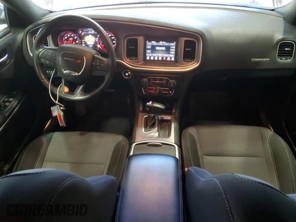 ✅ 2022 Dodge Charger SXT • VIN: 2C3CDXBGXNH239051 • Lot: 46791955. Wystawiony na Copart z przebiegiem 44 836 mil. Bezpłatny archiwum sprzedaży aukcyjnych z USA i szczegółowy raport historii pojazdu na DreamBid. Zdjęcie 8.