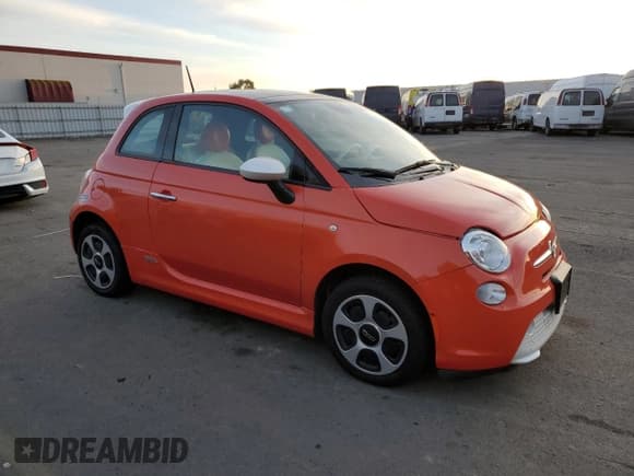 ✅ 2015 FIAT 500e • VIN: 3C3CFFGE5FT585805 • Lot: 81520364. Listed on Copart with 43,946 mi. Free auction sales archive from the USA and detailed vehicle history report at DreamBid. Image 4.