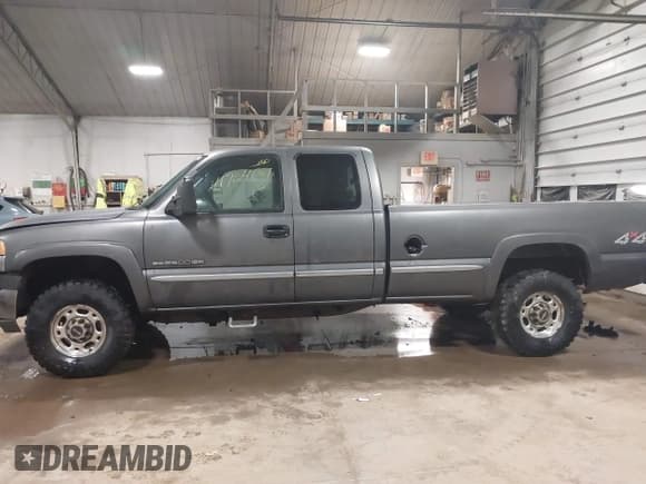 ✅ 2002 GMC Sierra 2500HD SLT • VIN: 1GTHK29U92E215803 • Лот: 41704668. Опубликован ранее на IAAI с пробегом 156 511 миль. Бесплатный доступ к архиву аукционных продаж из США и подробный отчёт об истории автомобиля на DreamBid. Изображение 14.