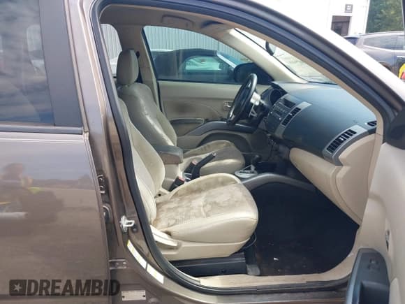 ✅ 2012 Mitsubishi Outlander SE • VIN: JA4AS3AW1CU002897 • Lot: 43079466. Wystawiony na IAAI z przebiegiem 221 765 mil. Bezpłatny archiwum sprzedaży aukcyjnych z USA i szczegółowy raport historii pojazdu na DreamBid. Zdjęcie 5.