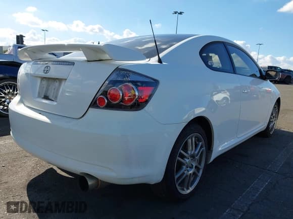 ✅ 2010 Scion tC • VIN: JTKDE3B74A0317272 • Lot: 43725777. Wystawiony na IAAI z przebiegiem 171 952 mil. Bezpłatny archiwum sprzedaży aukcyjnych z USA i szczegółowy raport historii pojazdu na DreamBid. Zdjęcie 4.