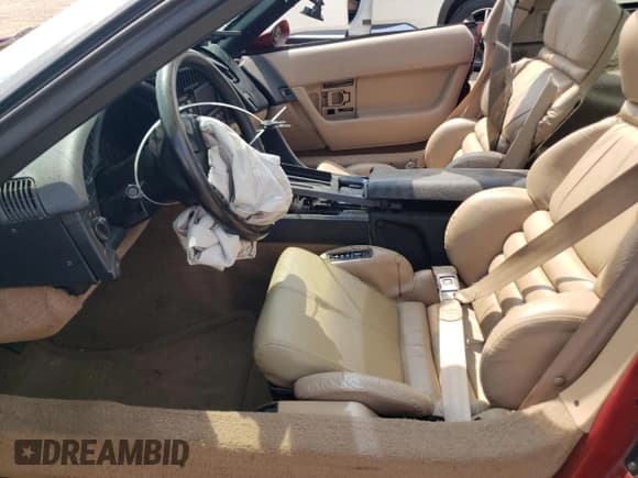 ✅ 1992 Chevrolet Corvette • VIN: 1G1YY23P8N5103704 • Лот: 67672335. Опубликован ранее на Copart с пробегом Не указан. Бесплатный доступ к архиву аукционных продаж из США и подробный отчёт об истории автомобиля на DreamBid. Изображение 7.