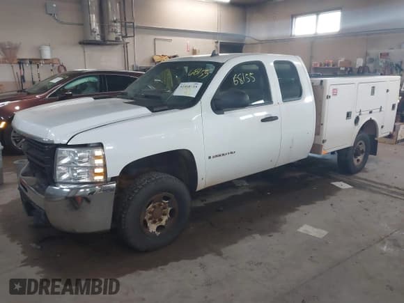 ✅ 2008 Chevrolet Silverado 2500HD 1LT • VIN: 1GCHK29K98E181238 • Lot: 41468155. Wystawiony na IAAI z przebiegiem 218 406 mil. Bezpłatny archiwum sprzedaży aukcyjnych z USA i szczegółowy raport historii pojazdu na DreamBid. Zdjęcie 2.
