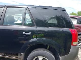 ✅ 2003 Saturn VUE • VIN: 5GZCZ23D83S827264 • Lot: 39374004. Wystawiony na IAAI z przebiegiem 195 985 mil. Bezpłatny archiwum sprzedaży aukcyjnych z USA i szczegółowy raport historii pojazdu na DreamBid. Zdjęcie 3.