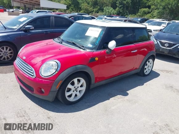 ✅ 2009 MINI Hardtop • VIN: WMWMF33529TU75568 • Lot: 43012391. Listed on IAAI with 218,591 mi. Free auction sales archive from the USA and detailed vehicle history report at DreamBid. Image 2.