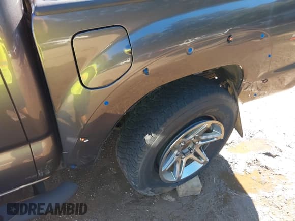 ✅ 2014 Toyota Tacoma PreRunner • VIN: 5TFJU4GN5EX058881 • Lot: 43603920. Listed on IAAI with 170,876 mi. Free auction sales archive from the USA and detailed vehicle history report at DreamBid. Image 19.