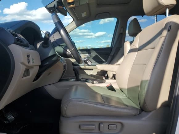 ✅ 2019 Honda Pilot EX-L • VIN: 5FNYF6H53KB071833 • Lot: 92154165. Wystawiony na Copart z przebiegiem 89 587 mil. Bezpłatny archiwum sprzedaży aukcyjnych z USA i szczegółowy raport historii pojazdu na DreamBid. Zdjęcie 7.